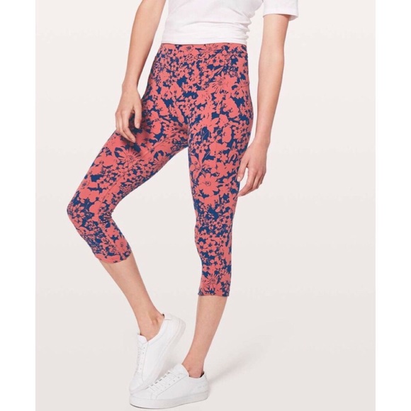 Lululemon Pink Blue Floral Printed All You Do Cropped Capri Leggings size 4 - Picture 2 of 3
